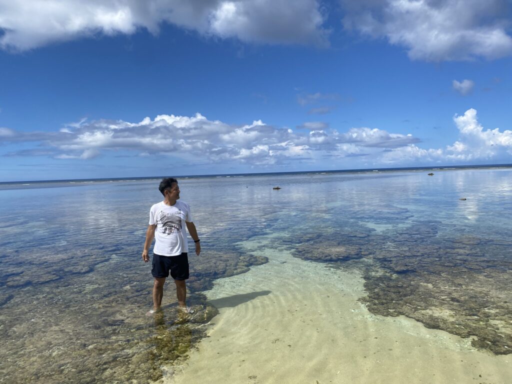 ういで楽しく遊んでいる画像